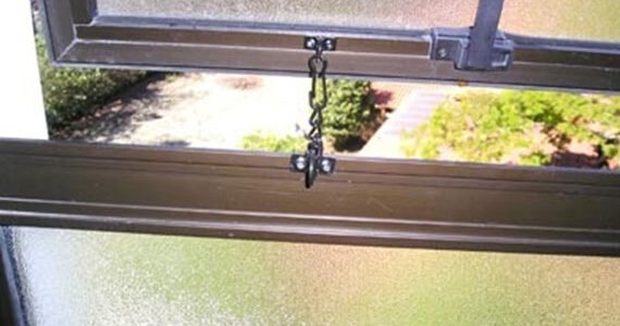 CORRENTE LIMITADORA PARA JANELAS CAPELINHA